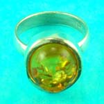online jewelry partners delivers a classic amber ring in round shape 